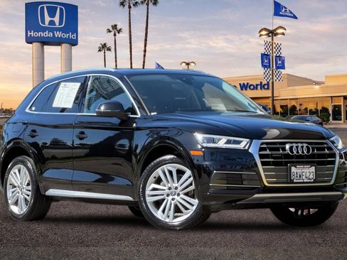Used 2018 Audi Q5 2.0T Premium Plus w/ Premium Plus Package AWD/4WD image 2