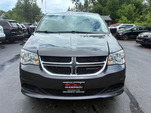 Used 2019 Dodge Grand Caravan SE FWD image 4