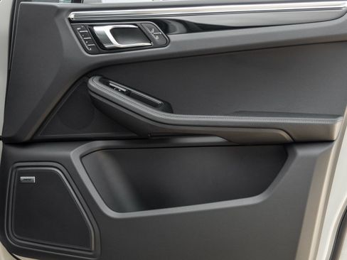 New 2026 Porsche Macan image 42