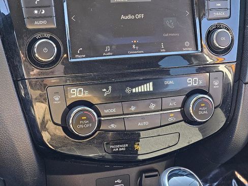 Used 2020 Nissan Rogue SV image 23