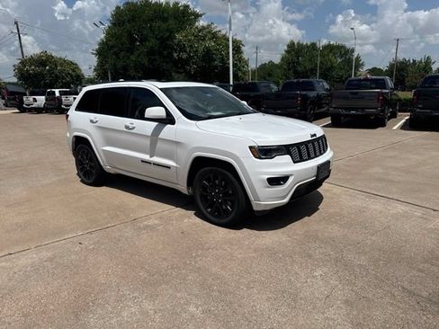 Used 2021 Jeep Grand Cherokee Laredo X RWD image 1