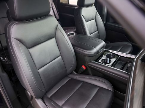 Used 2025 Chevrolet Tahoe LT image 32