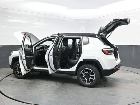 Used 2025 Jeep Compass Trailhawk AWD/4WD image 38