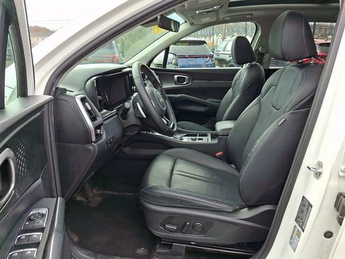 Certified 2023 Kia Sorento EX w/ Panoramic Sunroof Package AWD/4WD image 16