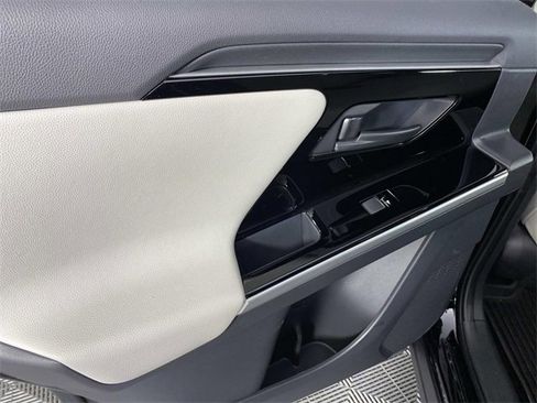 Used 2024 Toyota bZ4X Limited image 28