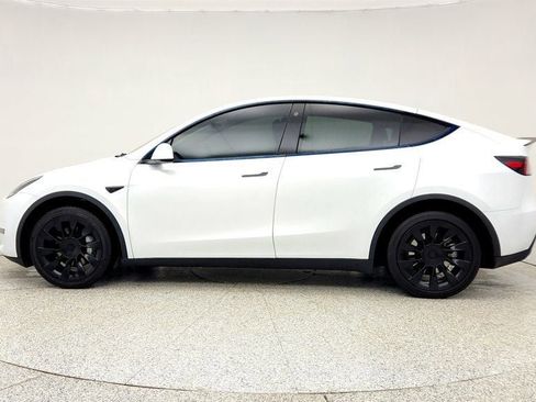 Used 2023 Tesla Model Y AWD image 8
