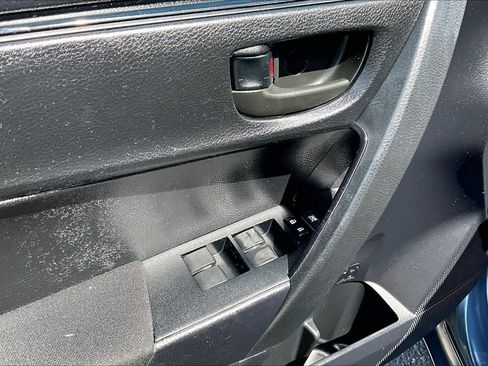 Used 2017 Toyota Corolla L w/ Carpet Mat Package (TMS) FWD image 31