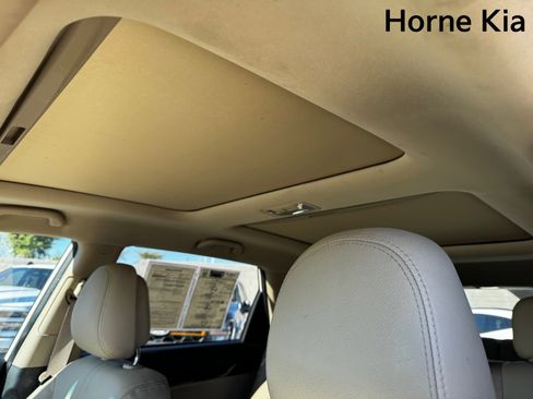 Used 2011 Kia Sorento EX w/ Premium Pkg image 23