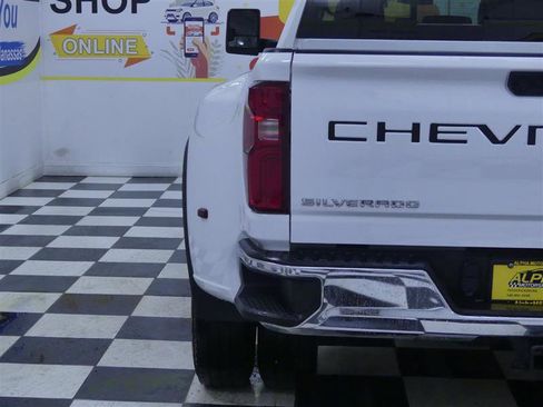 Used 2025 Chevrolet Silverado 3500 LT image 31