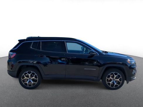 Certified 2025 Jeep Compass Limited AWD/4WD image 9