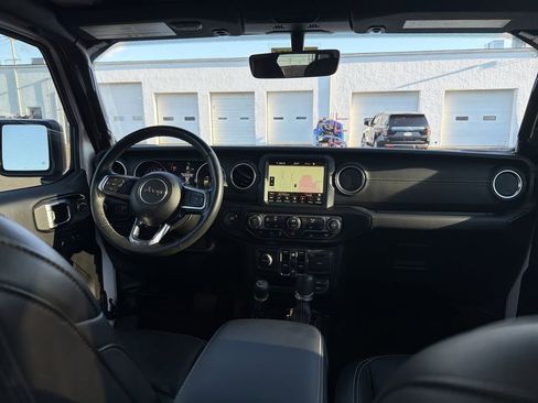 Used 2023 Jeep Wrangler Unlimited Sahara w/ Cold Weather Group image 19