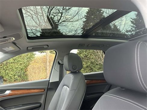 Used 2023 Audi Q5 2.0T Premium w/ Convenience Package image 24