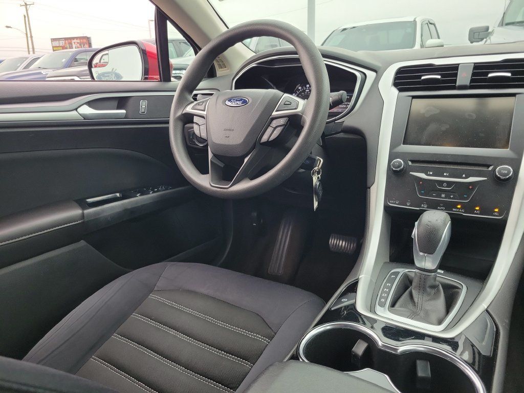 Used 2014 Ford Fusion SE FWD image 13