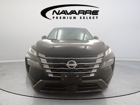 Used 2024 Nissan Rogue SV FWD image 2
