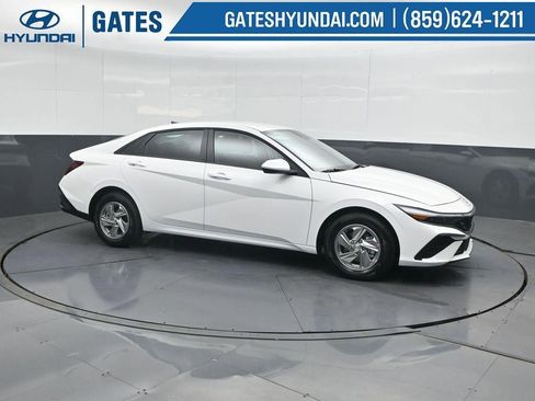 New 2026 Hyundai Elantra SE FWD image 1