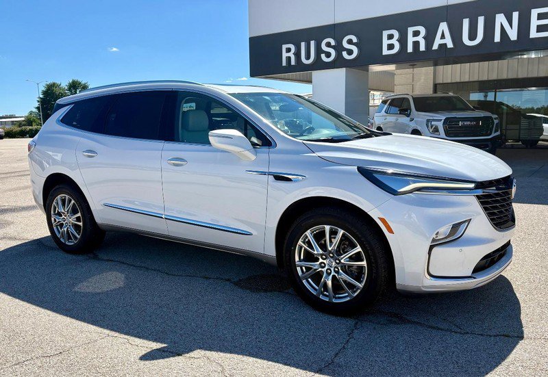 Used 2023 Buick Enclave Essence w/ Experience Buick Package FWD image 2