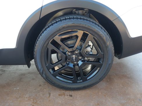 Used 2023 Kia Telluride EX X-Line image 7