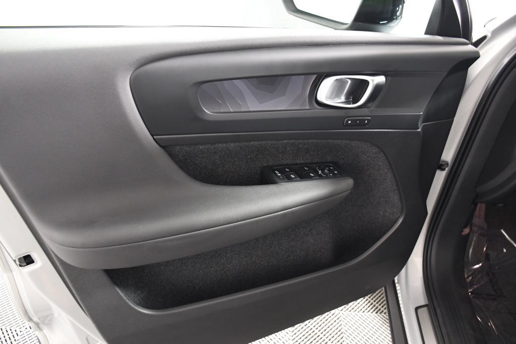 Used 2023 Volvo C40 Recharge Core AWD/4WD image 14