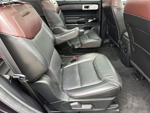 Used 2022 Ford Explorer Platinum w/ Technology Package image 13