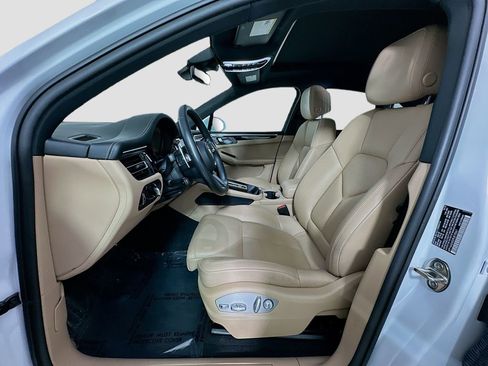 Certified 2023 Porsche Macan w/ Premium Package Plus AWD/4WD image 5