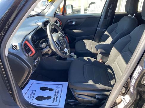 Used 2020 Jeep Renegade Latitude AWD/4WD image 11