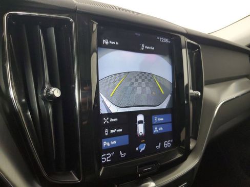 Used 2019 Volvo XC60 T5 Momentum w/ Multimedia Package image 31