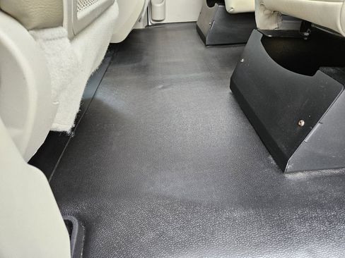 Used 2018 Dodge Grand Caravan SE image 28