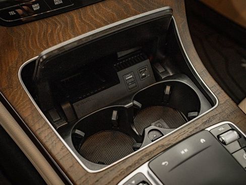 Used 2021 Mercedes-Benz GLC 300 4MATIC image 32