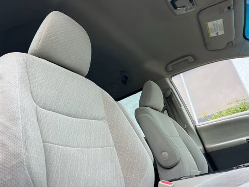 Used 2017 Toyota Sienna LE image 18