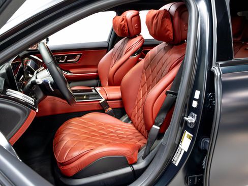 Used 2022 Mercedes-Benz S 580 4MATIC Sedan w/ AMG Line Package image 6