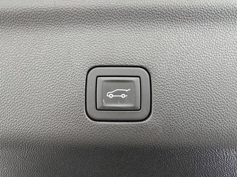 Certified 2025 Chevrolet Suburban LT w/ Comfort Package AWD/4WD image 36