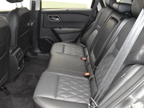 Certified 2026 Nissan Rogue Platinum w/ Platinum Premium Package AWD/4WD image 35