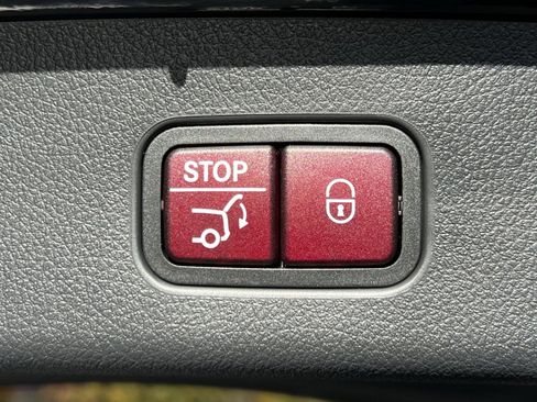 Used 2026 Mercedes-Benz GLC 300 4MATIC image 24