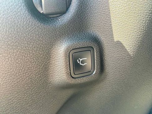 Used 2023 Jeep Compass Latitude w/ Convenience Group AWD/4WD image 18