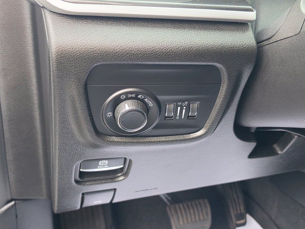 Used 2023 Jeep Grand Cherokee Altitude AWD/4WD image 14