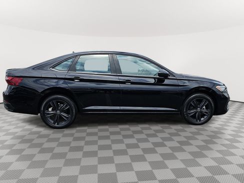 Certified 2024 Volkswagen Jetta SE w/ Black Wheel Package FWD image 4