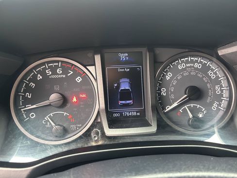 Used 2020 Toyota Tacoma TRD Off-Road w/ Blackout Package AWD/4WD image 3