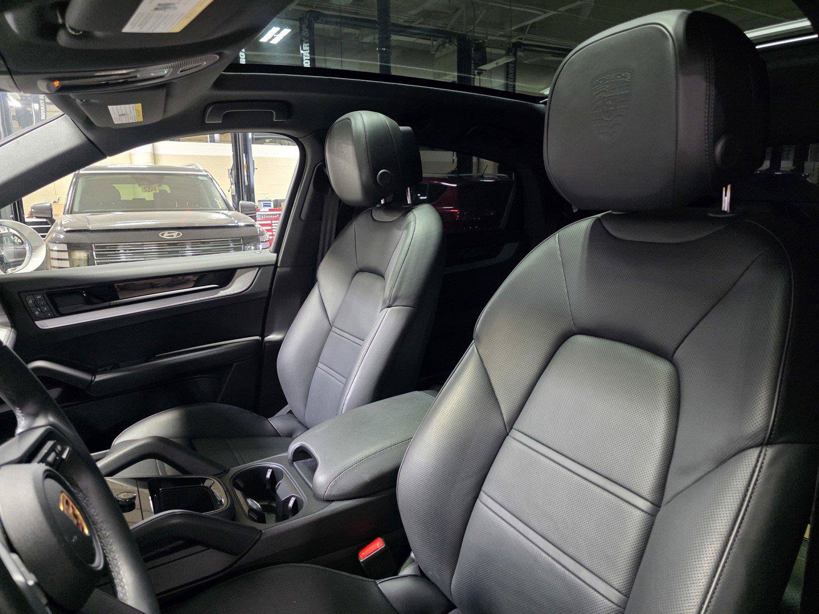 Used 2024 Porsche Cayenne Coupe AWD/4WD image 24