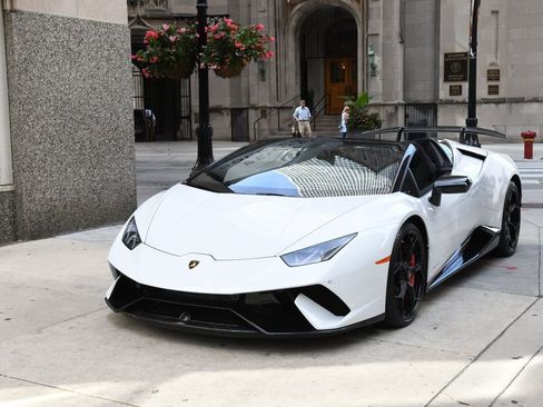 Used 2018 Lamborghini Huracan Performante image 3