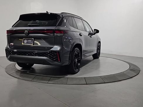 Certified 2025 Volkswagen Tiguan SE R-Line AWD/4WD image 5