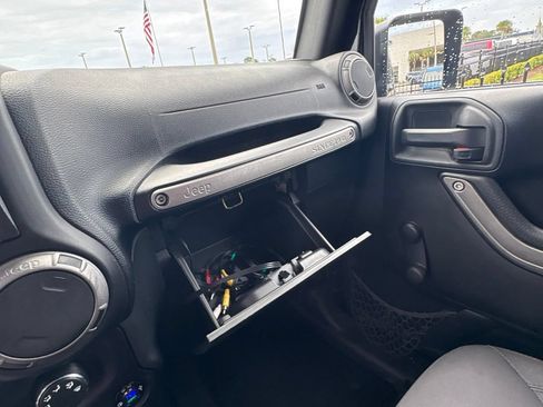 Used 2015 Jeep Wrangler Sport AWD/4WD image 42