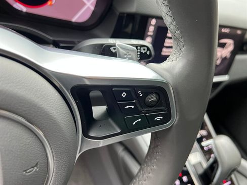 Used 2021 Porsche Cayenne image 33