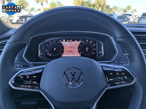 Certified 2024 Volkswagen Tiguan SEL R-Line image 29