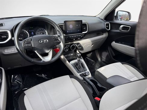 Used 2022 Hyundai Venue SEL image 22