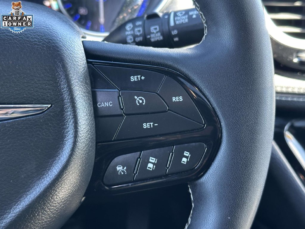 Used 2025 Chrysler Pacifica Limited FWD image 21