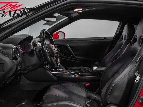 Used 2018 Nissan GT-R Premium image 26