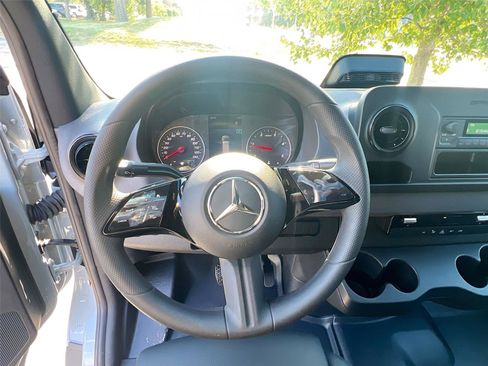 New 2025 Mercedes-Benz Sprinter 2500 image 9