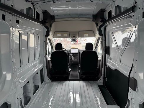 New 2026 Ford Transit 250 148 High Roof RWD image 25