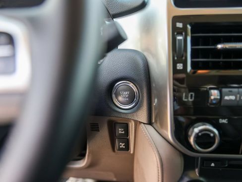 Used 2023 Lexus GX 460 Luxury w/ Accessory Package AWD/4WD image 18