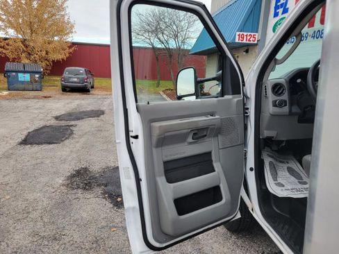 Used 2022 Ford E-350 and Econoline 350 Super Duty image 11